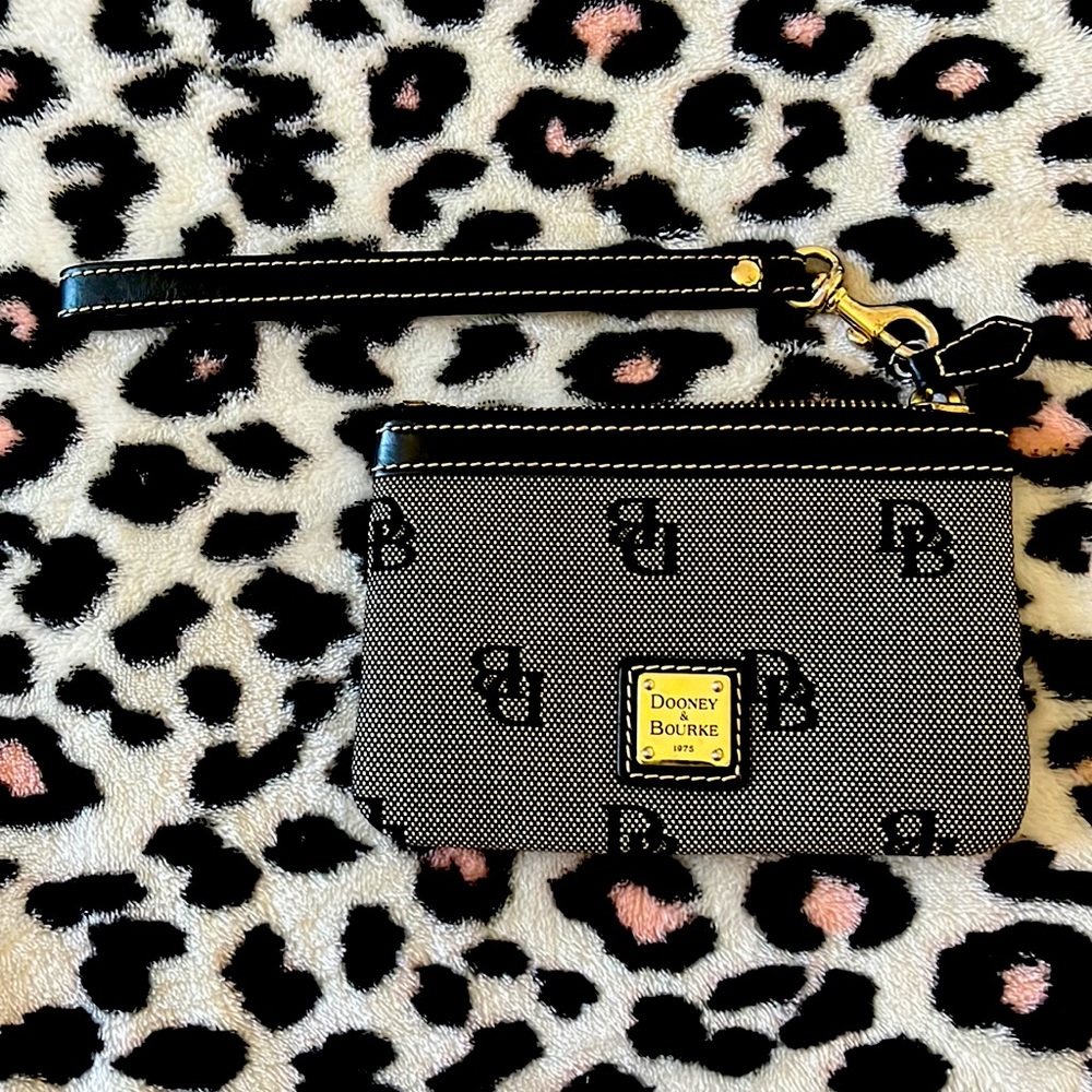 Dooney & Bourke clutch